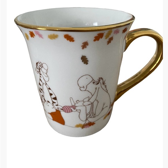 💙Charming Gold-Trimmed Mug with Pooh, Tigger Eeyore - Picture 2 of 4